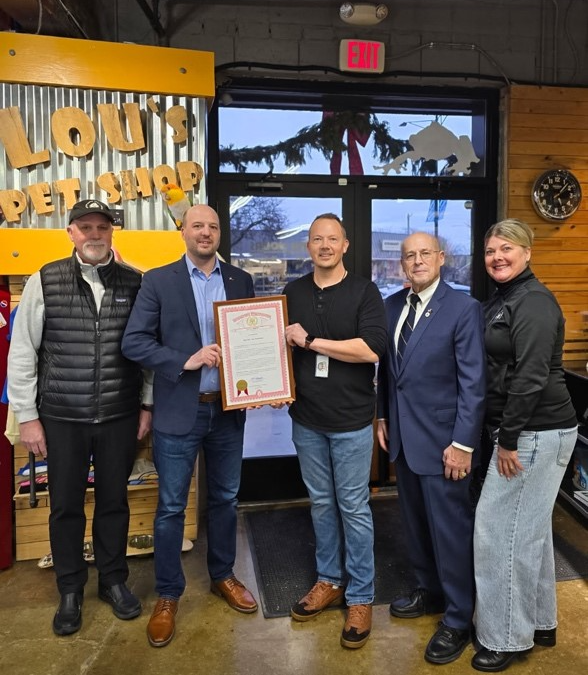 Sen. Hertel Joins Local Leaders to Celebrate the Life of Lou’s Pet Shop’s Beloved Tortoise, Franky